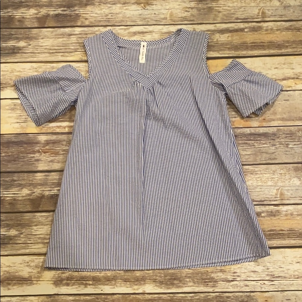 Seersucker top with open shoulders